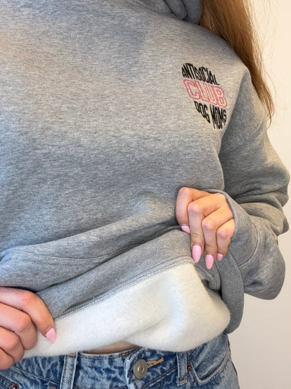 Antisocial Dog Moms Club hupparin lämpövuoren esittely edestä.