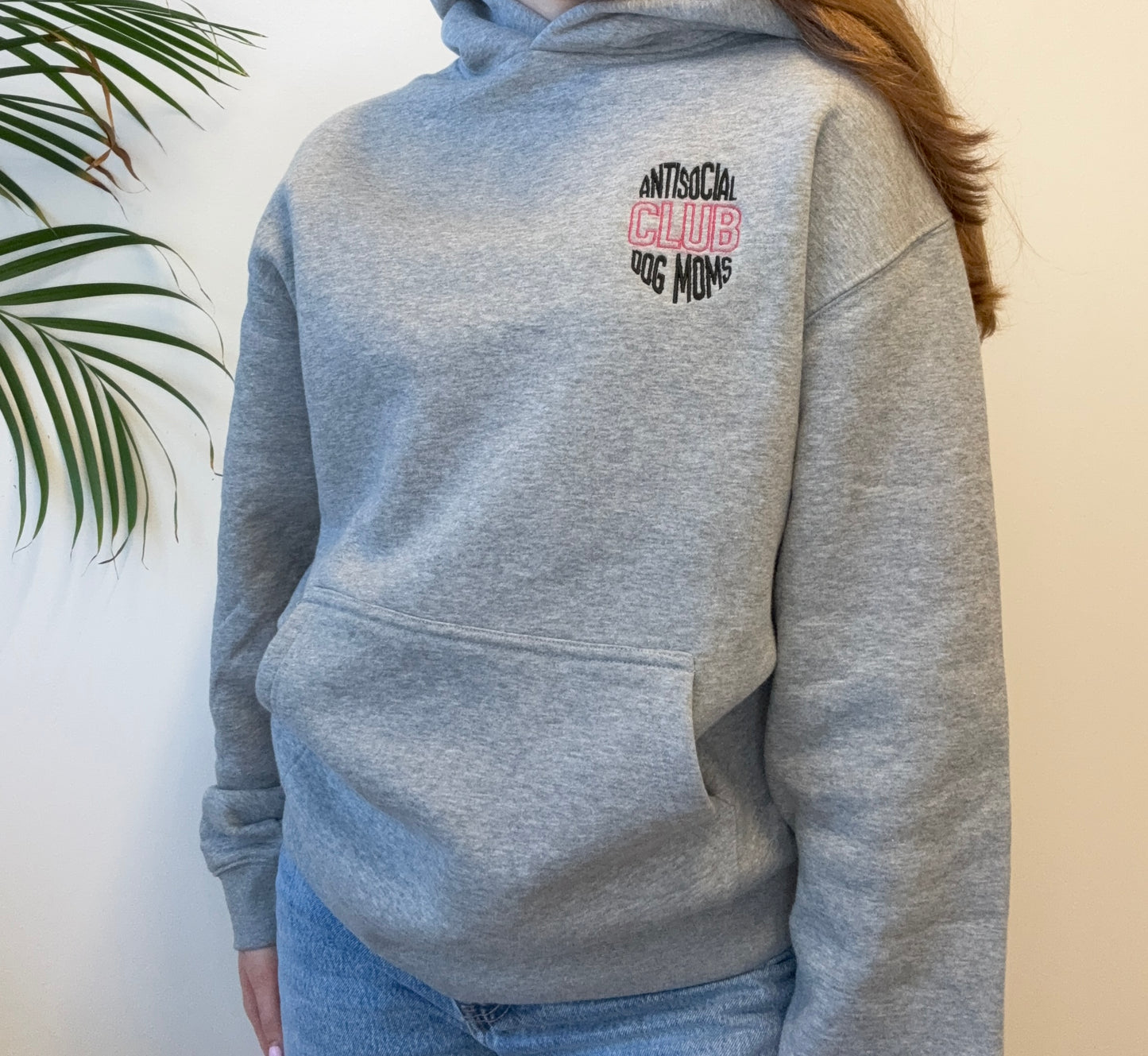 Antisocial Dog Moms Club - Oversized brodeerattu premium huppari