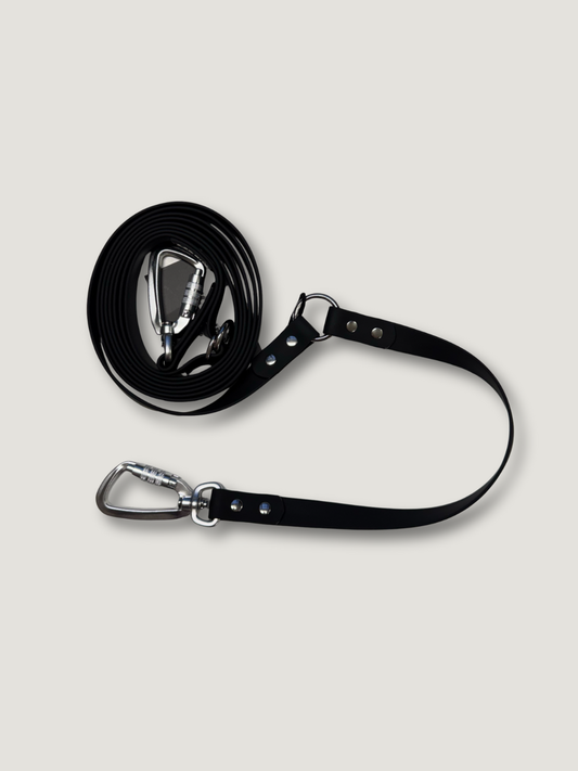 Soft monitoimihihna twist-lock lukoilla