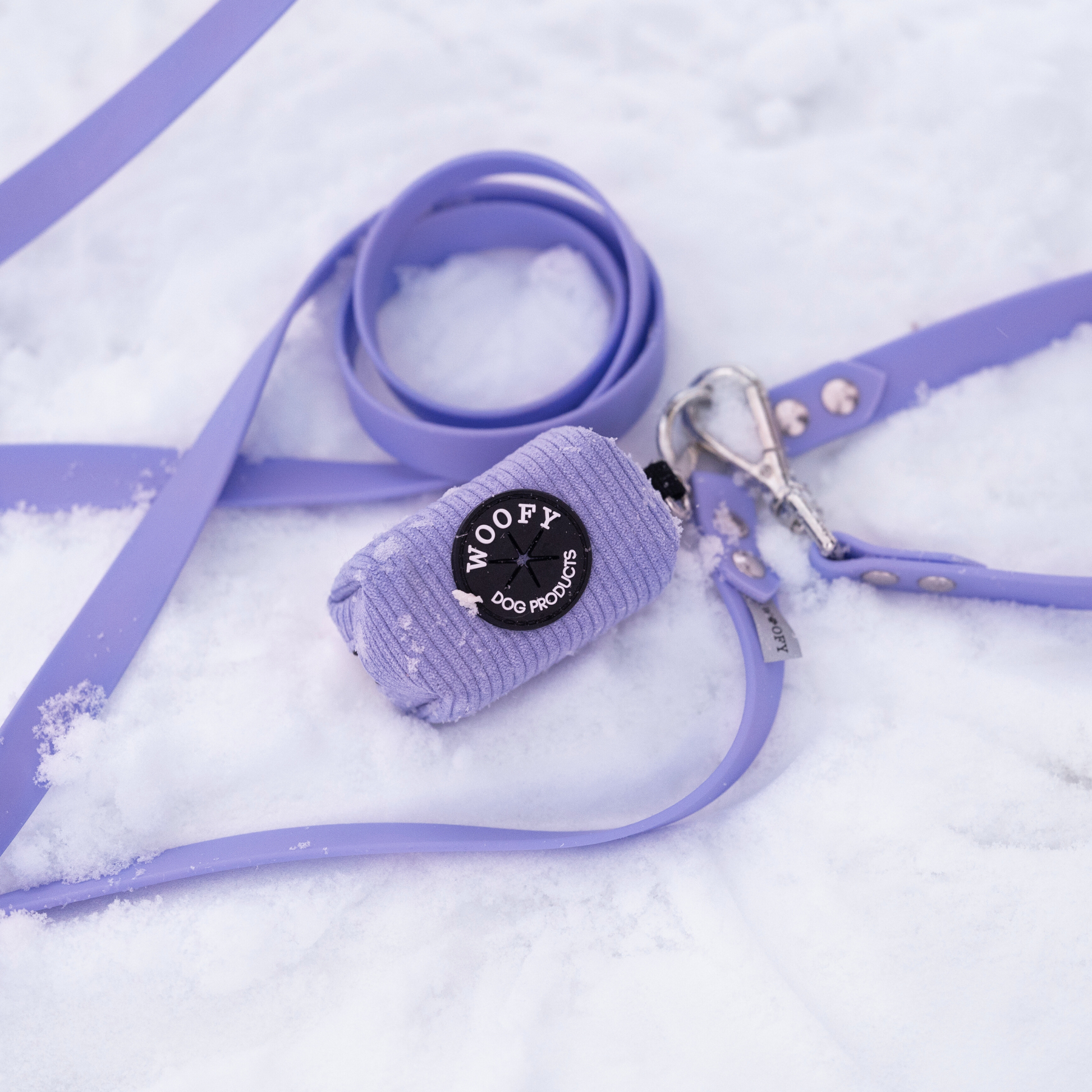 Lumella Soft hihna ja poop bag holder sävyssä Lilac eli violetti.